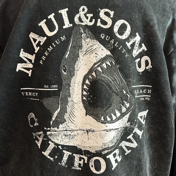 Maui Shark Crewneck - Picture 6 of 12
